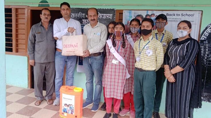 Sanitizer kit and other material presented by HMIF branch Solan to Shardaghat school