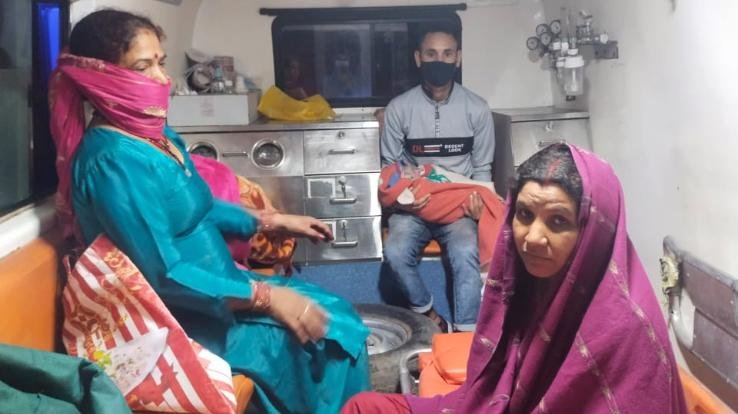 The screams of the child resonated in the 108 ambulance