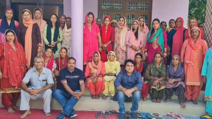 State BJP Secretary Virendra Chaudhary told the plans of the government in village Samirpur