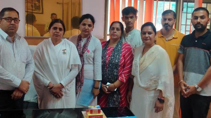 Praja Pita Brahma Kumari Ishwariya Vishwavidyalaya celebrated the festival of Rakhi with the administration