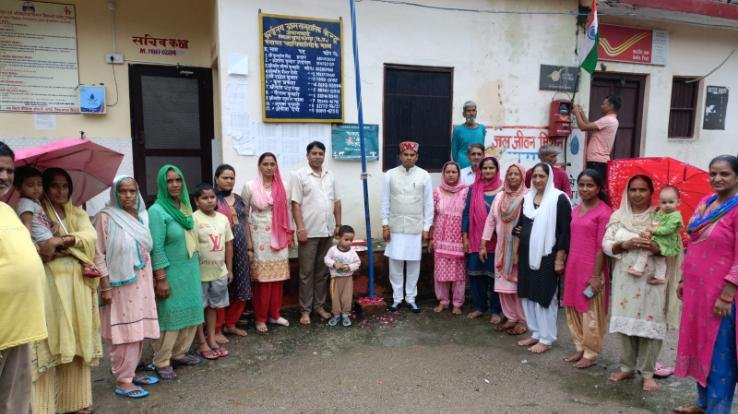 Independence Day was celebrated in Panchayat Zamanabad, Pradhan Kuldeep hoisted the tricolor