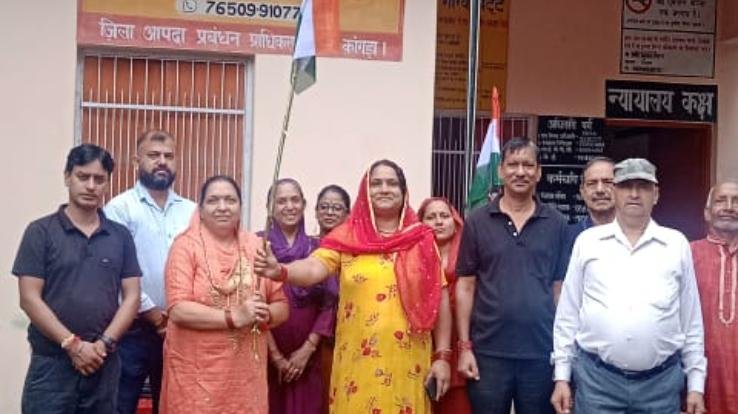 Pramukh Suman Mehra hoisted the tricolor in Lambagaon