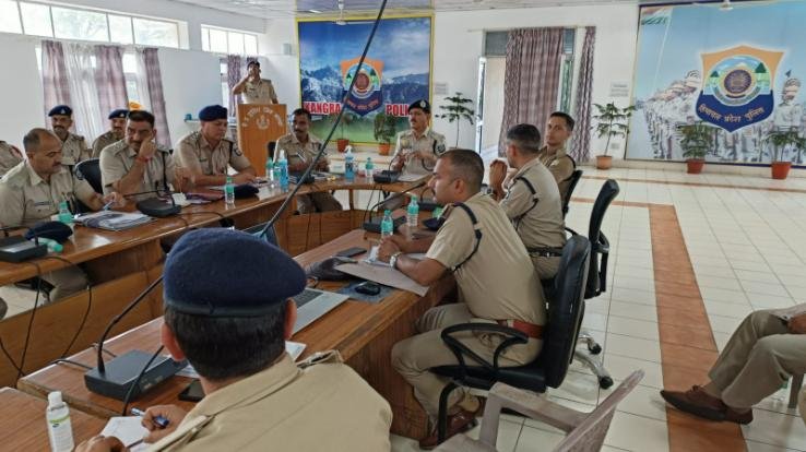 Superintendent of Police received progress report of speedy action on pending welfare issues from the concerned in-charge