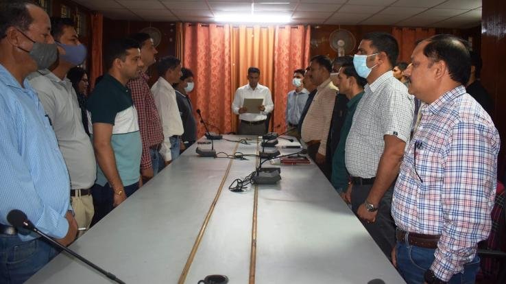 Kullu: Deputy Commissioner administered oath to officers and employees on Sadbhavna Day