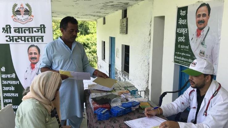 People are getting health benefits from door to door, team of Shree Balaji Hospital reached Jalakh