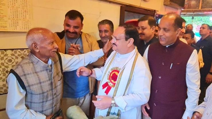 JP Nadda reached Thakur sweet shop to drink tea, remembered college days
