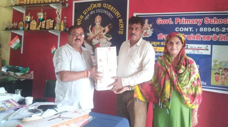 Jawali: 2 fans donated to Government Primary School Bhalad