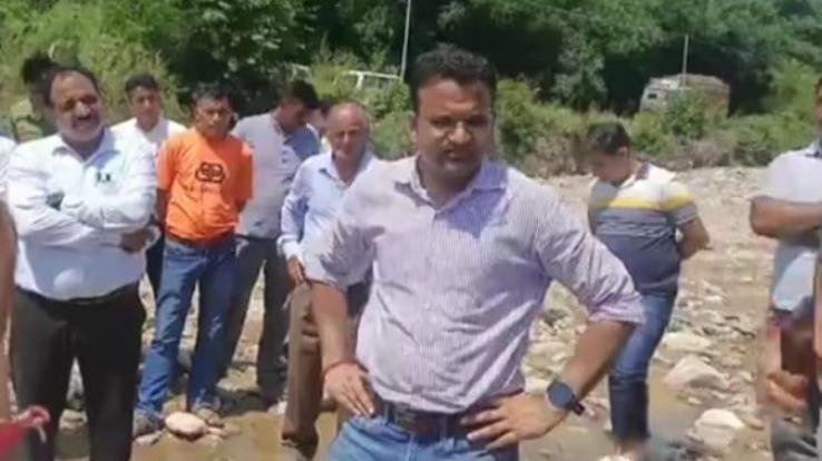 DC Kangra arrived to take stock of the huge damage in Haled