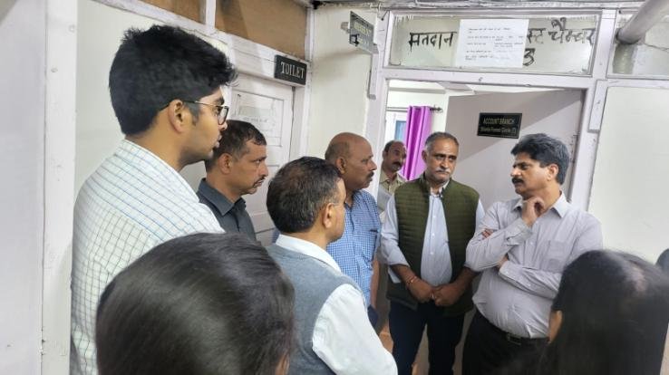 Forest department head Ajay Srivastava did surprise inspection of office and forest department colony