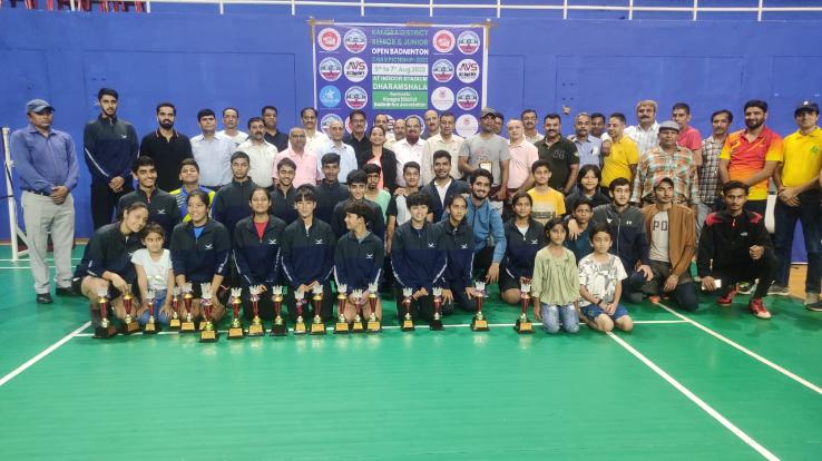 District badminton junior and senior class team left for Nahan