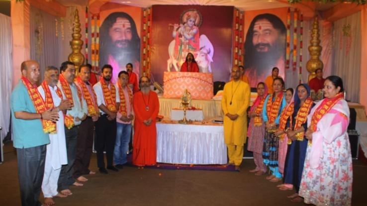  कांगड़ा : श्रीकृष्ण कथामृत के दौरान कृष्ण जन्मोत्सव को खूब नाच गाकर मनाया 