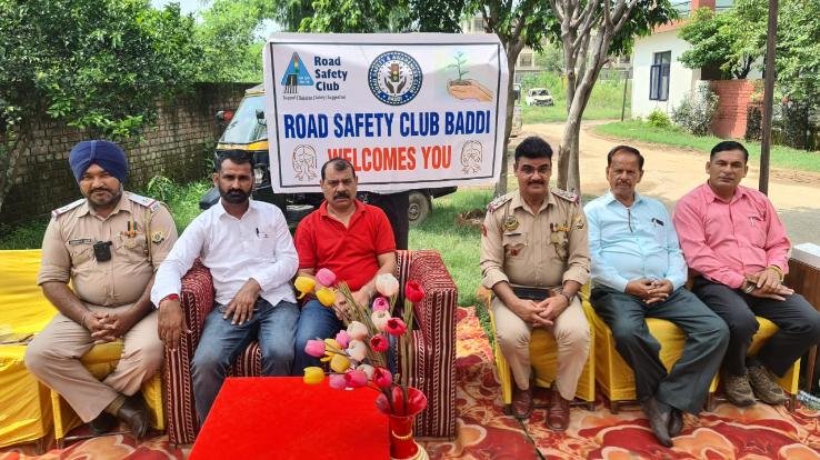 बददी : उद्योगों के बाहर सडकों पर अवैध ट्रक पार्किंग पर होगी उद्यमियों से बात :रुपलाल कथानिया