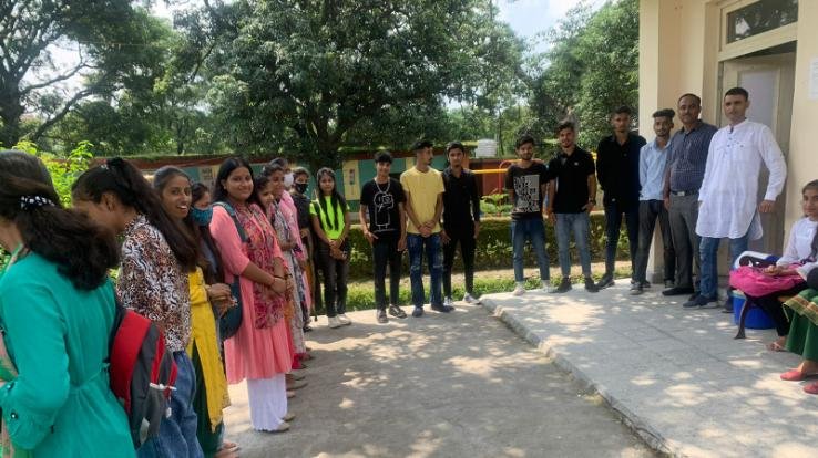 कांगडा : राजकीय महाविद्यालय मटौर में  टीकाकरण शिविर का स्वास्थ्य विभाग के सहयोग से आयोजन 