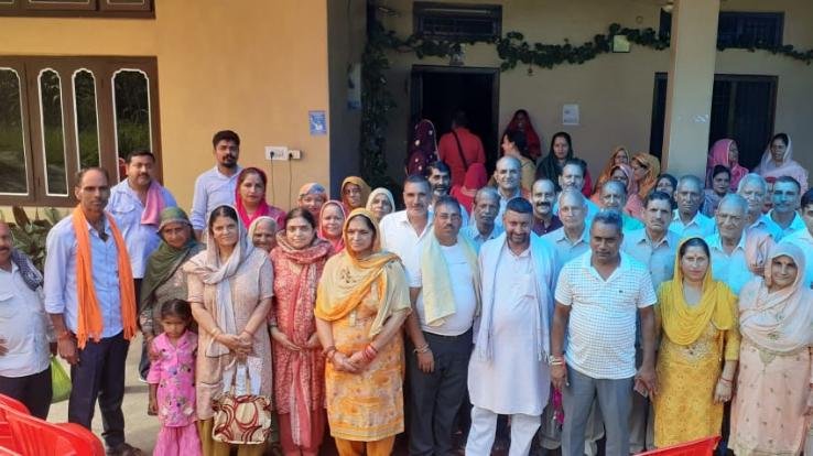 Zilla Parishad Vice President Naresh Kumar Tailor listened to the problems of the public