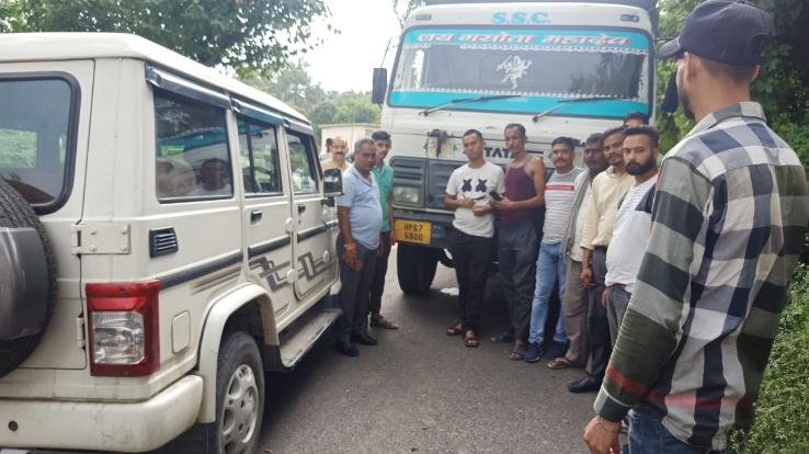 400 feet overloaded tipper collided with Zilla Parishad vehicle due to lack of brakes