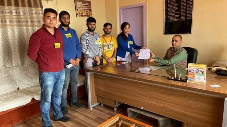 ABVP HPU unit submitted a memorandum to the library in-charge