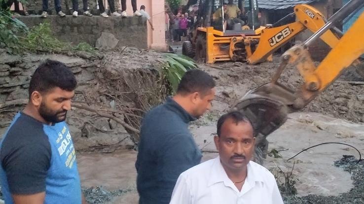 Sudhir Sharma took stock of the natural disaster in Indru Nag of Khaniyara