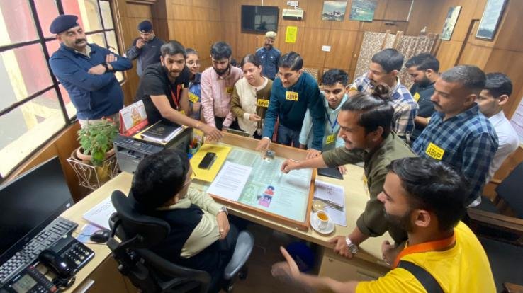 ABVP HPU unit gheraoed the controller of examination