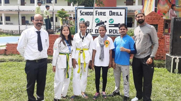 Jwalamukhi: 2 girls of Himachal Taekwondo Academy Khudin won silver and bronze medals