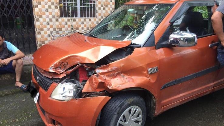 Car damaged in road accident, no casualties