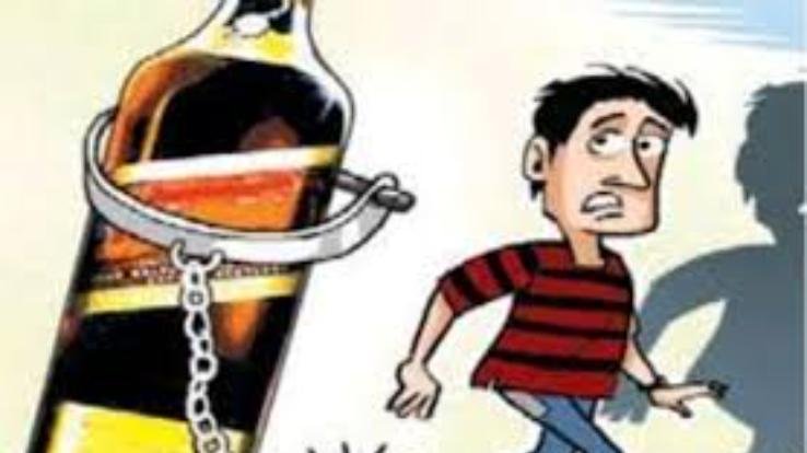 Police caught 60 bottles of liquor from a person during patrol