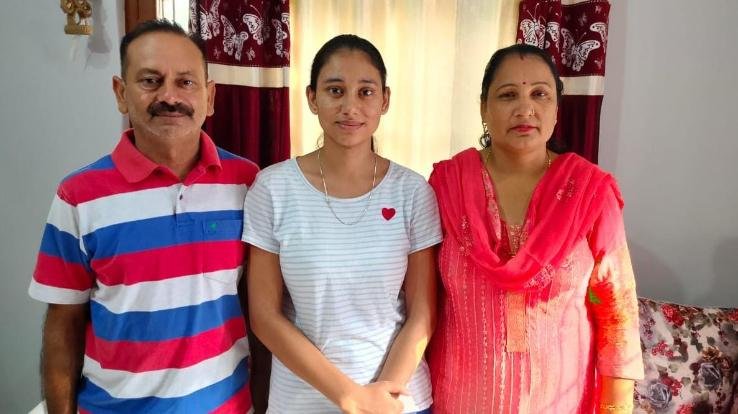 Deepali Rana, a student of Vishisht Bharati School, Sansarpur Terrace, will become a doctor
