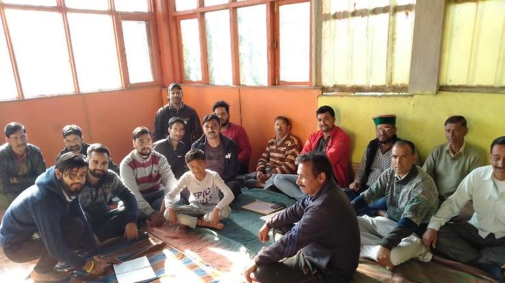 डवारु मंदिर परिसर में स्थानीय ग्रामीण बैठक