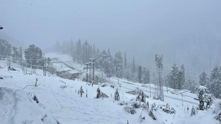 shimla-manali-kullu-lahaul-spiti-atal-tunnel-snow-fall-himachal-pradesh
