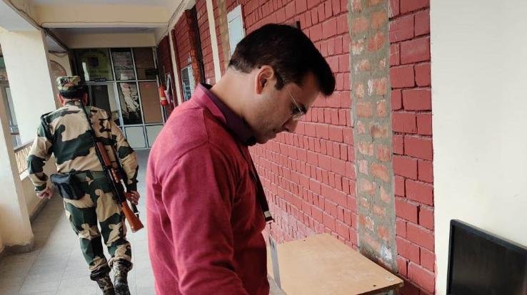 EVM under tight guard, ADM checked the security arrangements of strong room