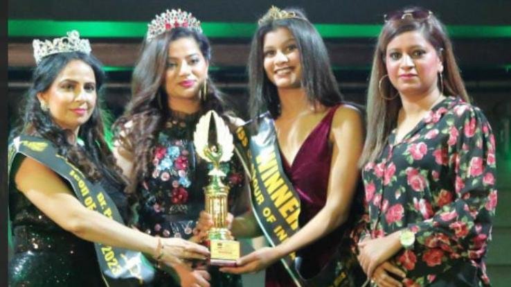  Akshita of Paragpur became Miss Glamorous of India