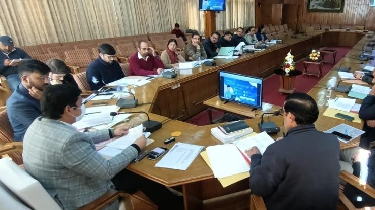 Shimla: Deputy Commissioner Shimla held a meeting with the returning officers regarding the counting of votes.