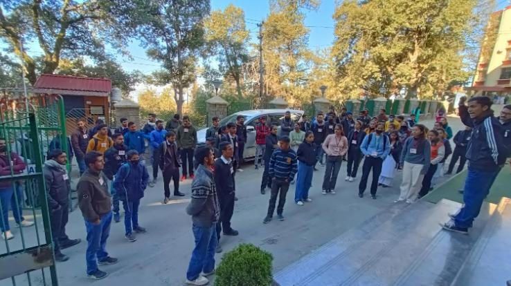 SFI University unit demonstrated in the university with demands