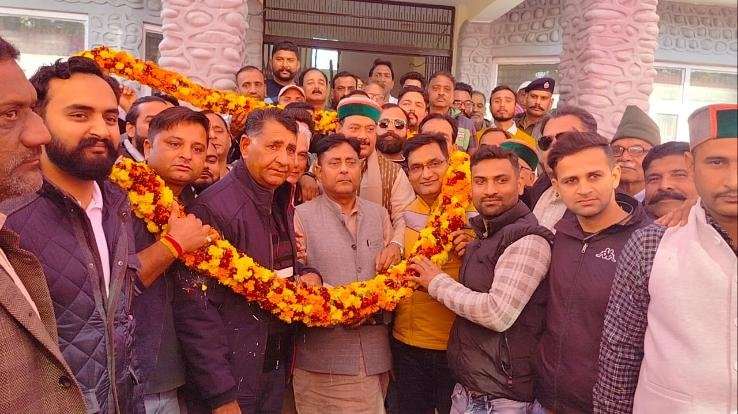 Thousands of workers welcomed the newly elected MLA