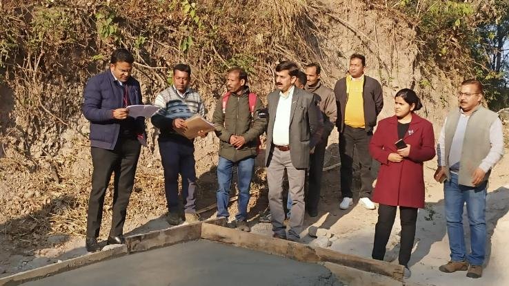 Deputy Commissioner did surprise inspection of offices in Baroh