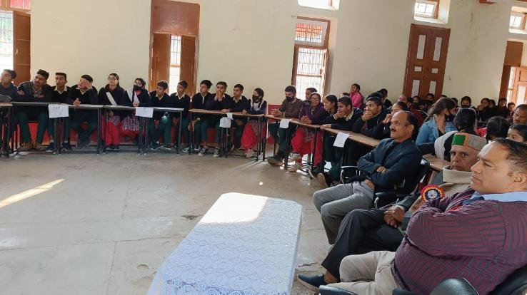  देहरा : राजकीय मॉडल वरिष्ठ माध्यमिक पाठशाला बाल प्रागपुर में विज्ञान संगोष्ठी का हुआ आयोजन