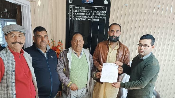 BDC Nangal Jitendra Pathania sent memorandum to Governor through SDM