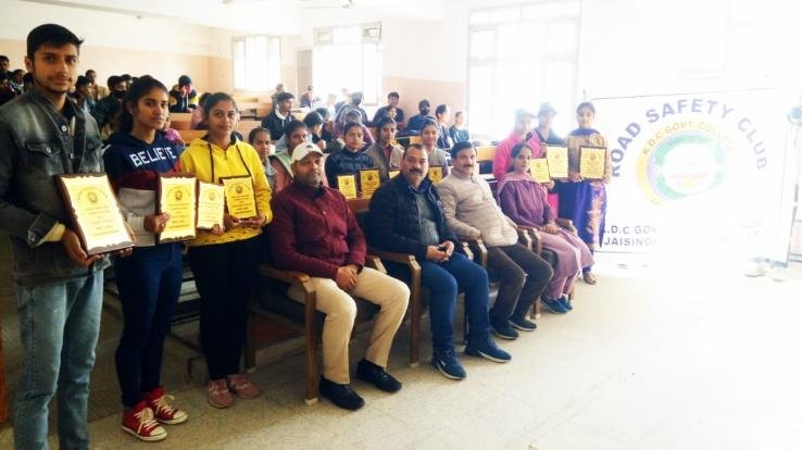 The principal of the college honored the students who were winners in various competitions