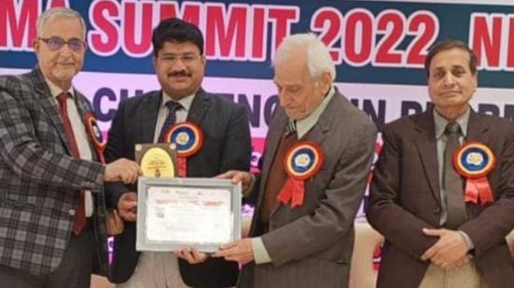 Principal of Laureate College MS Ashawat was awarded the Teacher-Best Researcher Award