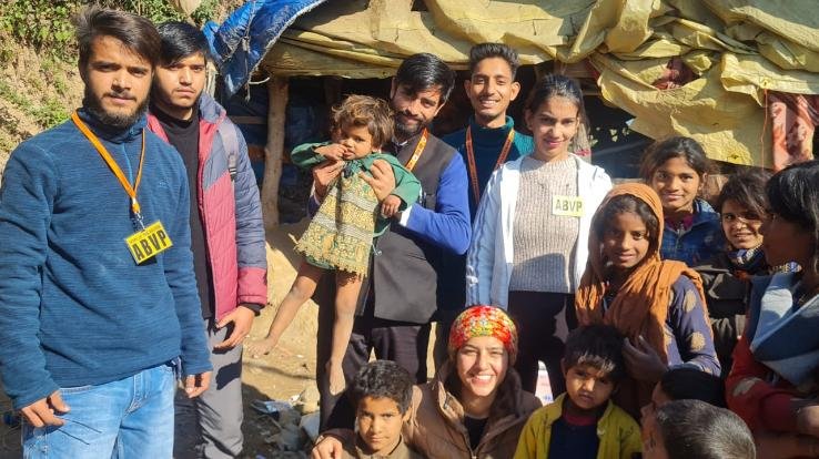 Service Student Central University unit distributed clothes in slums