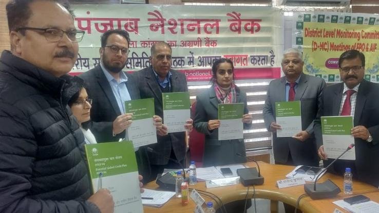  All the banks of the district have given loans worth about 8422 crores to the people till 2022