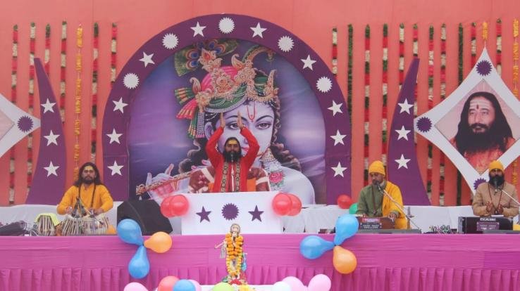 Divya Jyoti Jagrati Sansthan organized Shri Krishna Katha in the pond ground