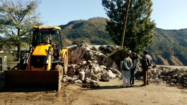 वरिष्ठ माध्यमिक विद्यालय दाड़लाघाट के खेल मैदान का कार्य शुरू
