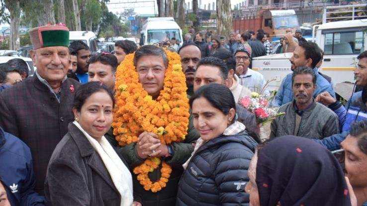 Ashish Butail reached Palampur for the first time after becoming Chief Parliamentary Secretary, received a warm welcome