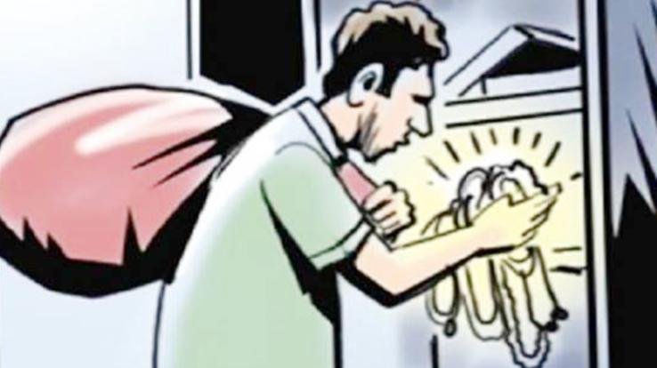 Indora: Thieves in broad daylight in Mohtli village made away with 72 thousand cash including gold ornaments