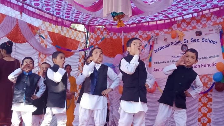 नेशनल पब्लिक सीनियर सेकेंडरी स्कूल धुन्दन ने मनाया वार्षिक पारितोषिक वितरण समारोह