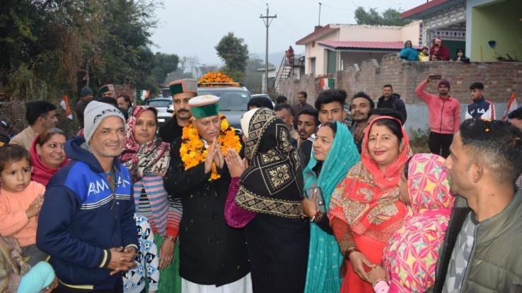The residents of the district spread their eyelashes to welcome Agriculture Minister Chandra Kumar