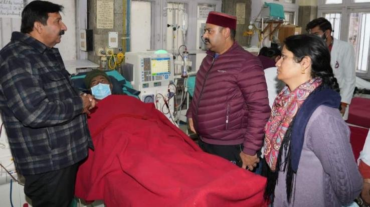 Deputy Chief Minister inquired about the well being of Congress Vice President's father.