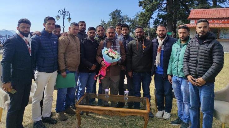 Delegation of para pump operator and para fitter met CM Sukhwinder Singh Sukhu in Peterhof