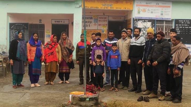 Tehsildar hoisted the tricolor in the SDM office