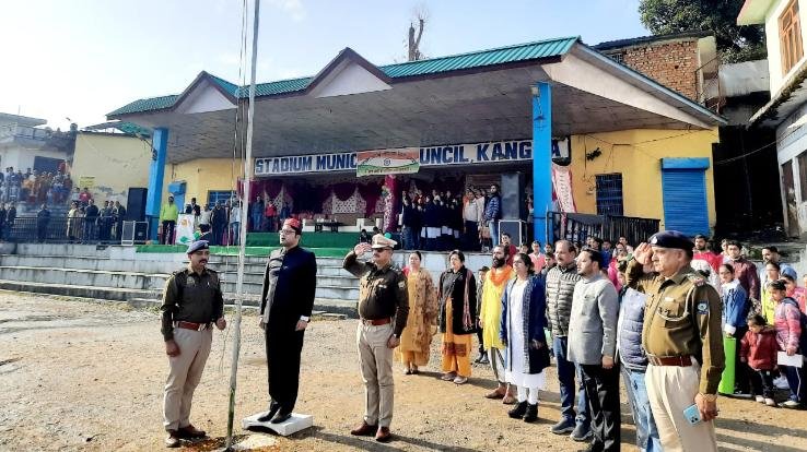 SDM Kangra Naveen Tanwar hoisted the tricolor on the auspicious occasion of Republic Day 2023